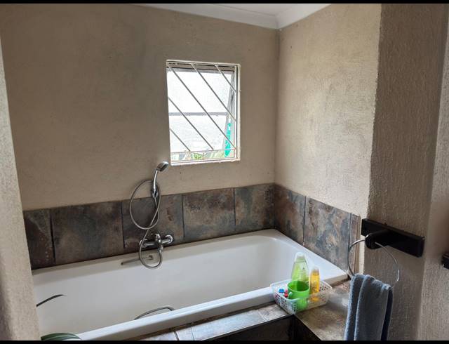 3 BEDROOM HOUSE FOR SALE IN BOUGHTON